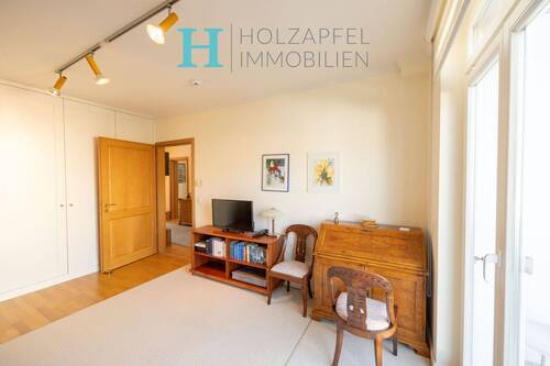 Schlafzimmer mit Einbauschränken - 