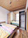 Schlafzimmer mit Einbauschrank - 