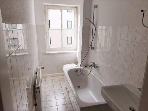 Bad - Etagenwohnung mit 60,00 m² in Rostock zur Miete