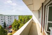 Balkon - Etagenwohnung mit 68,60 m&sup2; in Halle (Saale) zur Miete