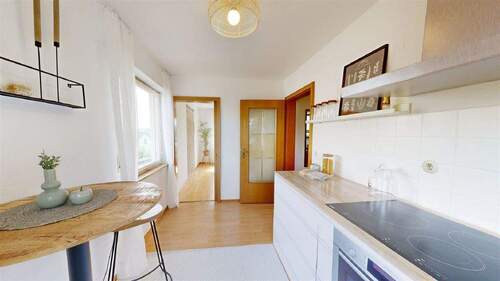 EG_Küche mit Zugang zum Esszimmer und Flur - 