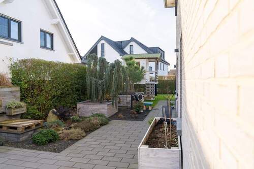 Schöne Außenanlage - 