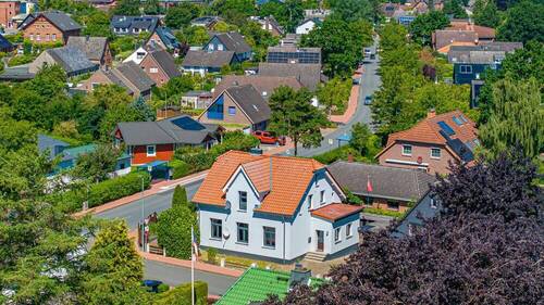 Vogelperspektive - Zweifamilienhaus mitten in Schönberg