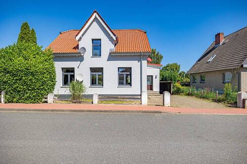 Zweifamilienhaus - 6 Zimmer Mehrfamilienhaus, Wohnhaus zum Kaufen in Schönberg