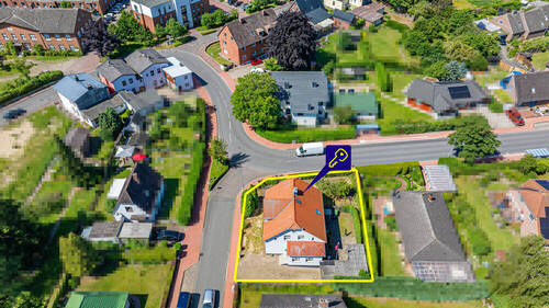 Vogelperspektive - Mehrfamilienhaus, Wohnhaus mit 140,00 m&sup2; in Schönberg zum Kaufen