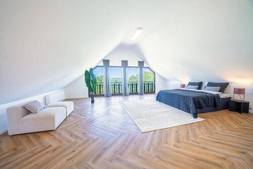 Bild 2 - 7 Zimmer Einfamilienhaus zum Kaufen in Freiberg