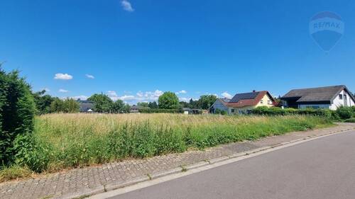 www.remax-kontor.de - Grundstück in Bous