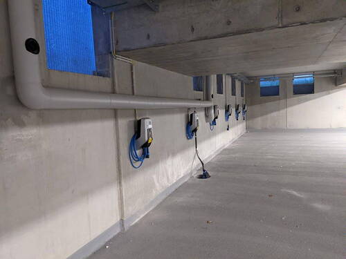 Tiefgarage mit E-Ladestationen - 