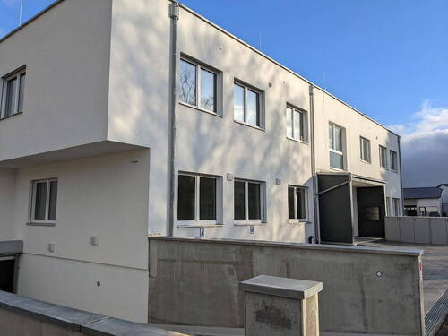 Tiefgaragen Einfahrt - Büro in Lehrensteinsfeld
