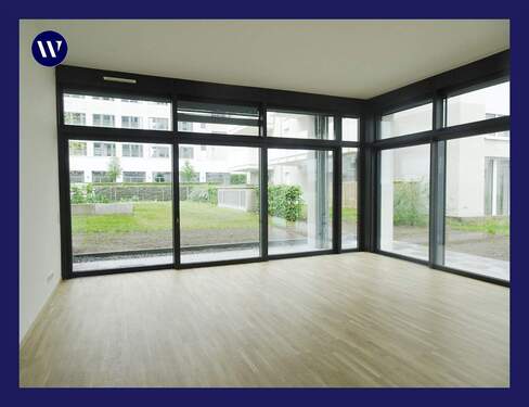 Wohnen mit Fensterfronten - Terrassenwohnung mit großen Fensterfronten, 1,5 Wohnebenen, Einbauküche, Parkett, Gäste-WC