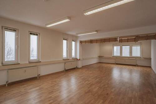 Büro Stirnseite Ansicht 2 - 