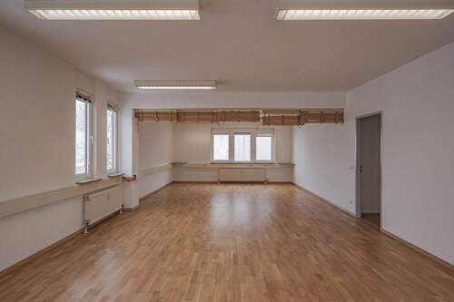 Büro Stirnseite Ansicht 1 - 