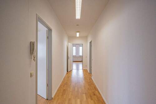 Flur - 4 Zimmer Büro in Wustermark