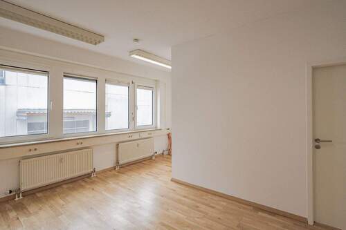 Büro Hofseite mit Abstellraum - 