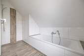 Mit Dusche und Badewanne - 