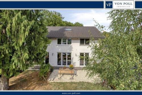 Titel_Gartenansicht_Hoch - Modernes Einfamilienhaus am Haardrand: Wohnen und Arbeiten vereint