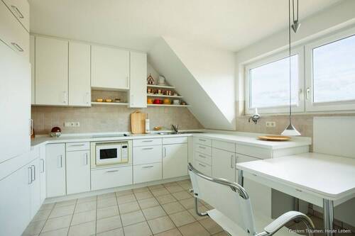 Küche mit Einbauküche - 