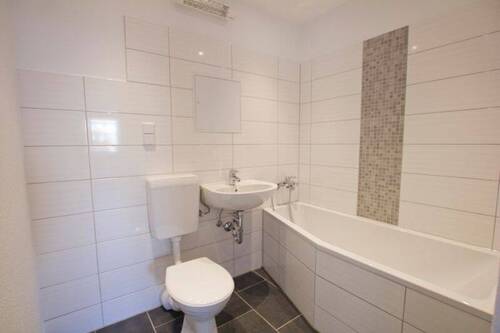 Bad - 3 Zimmer Etagenwohnung zur Miete in Halle (Saale)