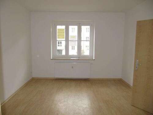 Wohnzimmer Bild1 - UNI Nah - WG-gerechts - tolles Laminat u.v.m. frei ab 1.6.26