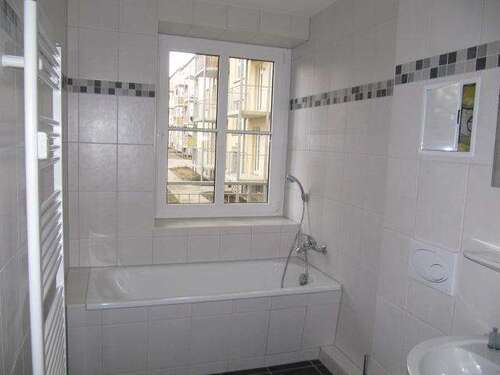 Bad - 3 Zimmer Etagenwohnung zur Miete in Chemnitz