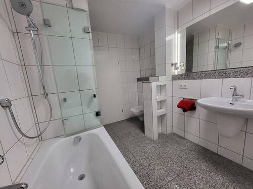 Wannenbad im Obergeschoss - 