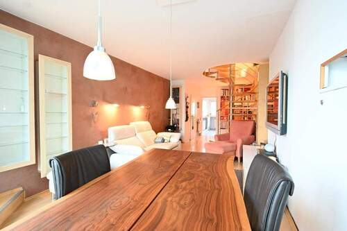 Wohnzimmer (13) - Sonnenverwöhnte, modernisierte Maisonettewohnung * Terrasse * Gäste-WC * Garage * ca. 85,00m²