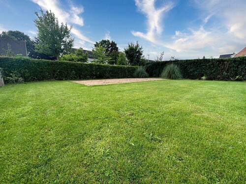 Gartenbereich mit vielseitigen Gestaltungsmöglichkeiten - 