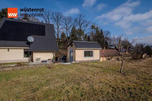 Rückseite mit Gartenhaus - 5 Zimmer Einfamilienhaus in Gohrisch