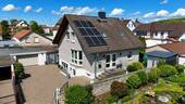 Luftbild - Charmantes Einfamilienhaus mit Photovoltaik, Kaminofen und gepflegtem Garten in Northeim