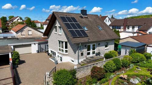 Luftbild - Charmantes Einfamilienhaus mit Photovoltaik, Kaminofen und gepflegtem Garten in Northeim