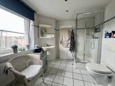 Bad am Elternschlafzimmer - 