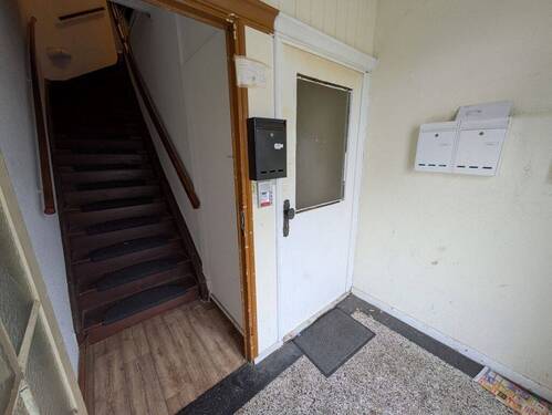 Hauseingang - 6 Zimmer Mehrfamilienhaus, Wohnhaus zum Kaufen in Bremen