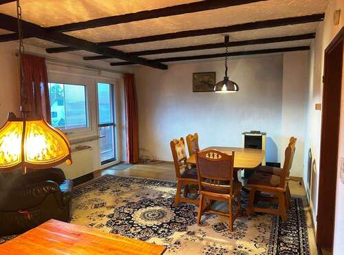 2 Wohnzimmer mit Balkonzugang.jpg - 4 Zimmer Doppelhaushälfte in Stadtlauringen