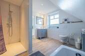 Vollbad mit Dusch - 