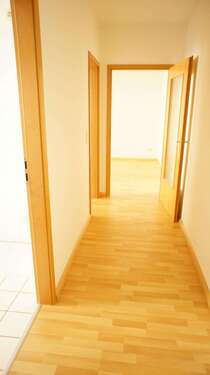 Flur - Nachmieter gesucht - TOP Ausstattung - Bad mit Fenster - Laminat