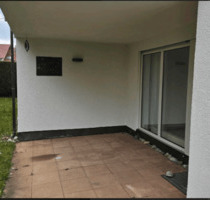 Hier erwartet Sie eine schöne, helle 2 12 Zimmerwohnung mit gr. Terrasse und Grünfläche. - Schwäbisch Gmünd Wustenriet