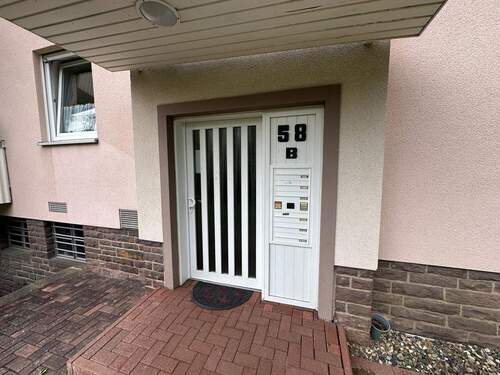  Haustür - Etagenwohnung mit 55,00 m² in Kassel zum Kaufen