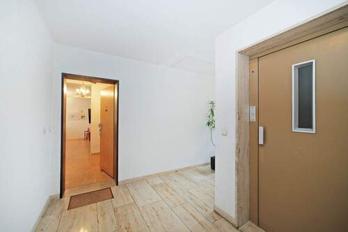 Wohnungseingang im 3.OG - 3 Zimmer Etagenwohnung zum Kaufen in München