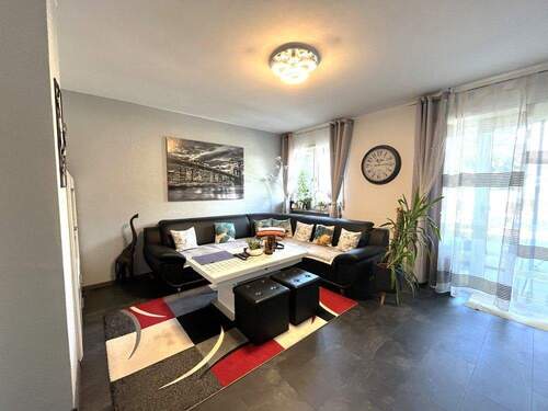 helles großes Wohnzimmer - 4 Zimmer Etagenwohnung in Mannheim