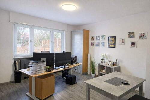 helles Zimmer / Büro - 