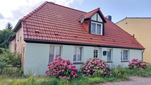 Vorderansicht - AUS ALT MACH NEU - CHARMANTES HAUS SUCHT NEUEN EIGENTÜMER