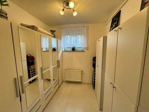 Ankleidezimmer Keller - Doppelhaushälfte mit 120,00 m&sup2; in Drei Gleichen zum Kaufen