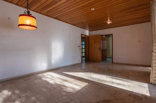 Wohnzimmer - 6 Zimmer Bungalow zum Kaufen in Passau