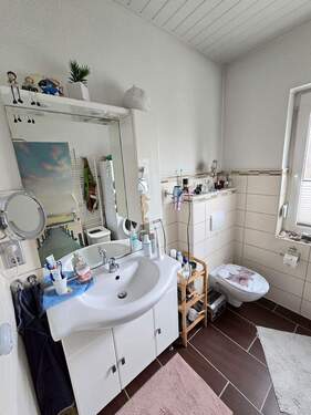 Bad im Erdgeschoss mit WC - 