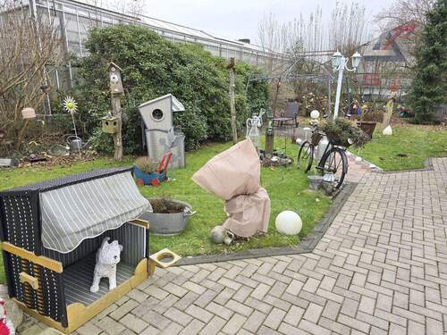 kleine gepflegte Rasenflächen - 