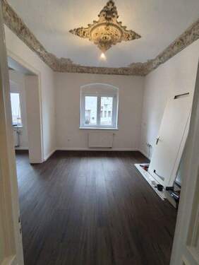 Wohnzimmer - Erstbezug nach Sanierung!Familienfreundliche 4-Zi.-Whg. am Kluser Platz!