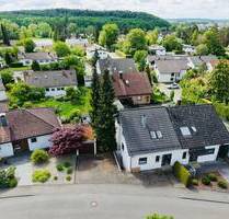 Sindelfingen-Landhaussiedlung: Modernisierte Doppelhaushälfte mit Garten und Garage