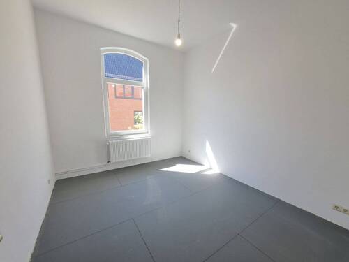 Zimmer 1 - 4 Zimmer Etagenwohnung zur Miete in Bremerhaven