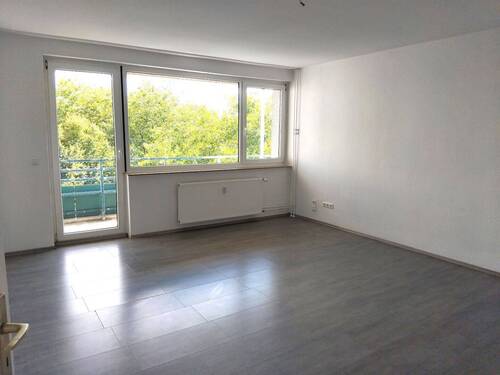 Wohnzimmer 1 - Komplett sanierte 3 Zimmer Wohnung mit Balkon in Gelsenkirchen zu vermieten