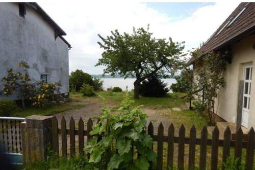 Blick auf Grundstück - 4 Zimmer Mehrfamilienhaus, Wohnhaus in Middelhagen